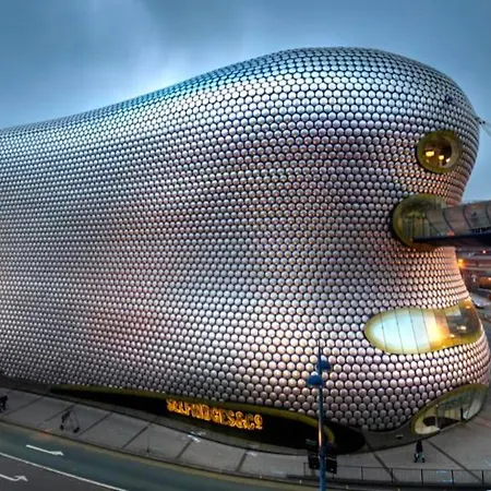 Stylish Two Bed In The Heart Of The Birmingham